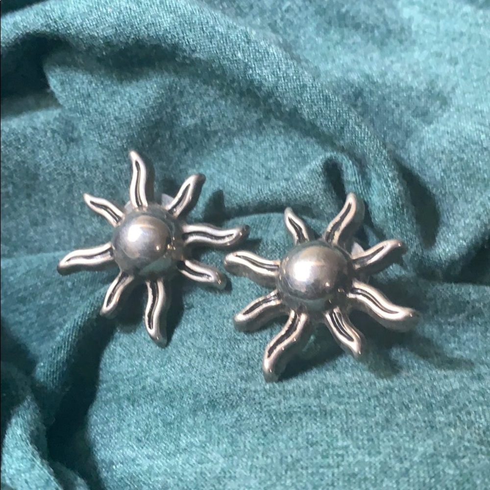 SALE 🛍 3 for $20.00 Item 
Earrings